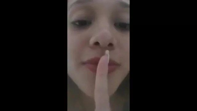 XXX بدون ثبت نام جوراب فیلم سوپر سکسی داستانی ساق بلند,ساک زدن,لیسیدن انگشتان دست خود را